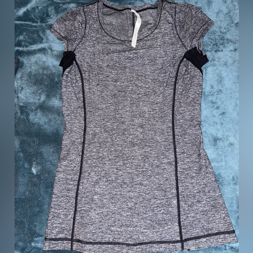 lululemon athletica Heathered Gray Short Sleeve Top